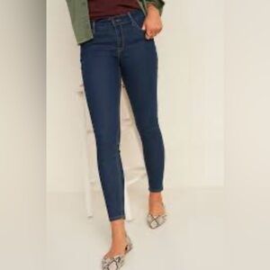 Old Navy Ladies Denim Jean.  Super Skinny Mid-Rise Fit.